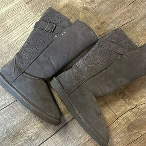 Gray BEAR PAW boots, grey wool inside